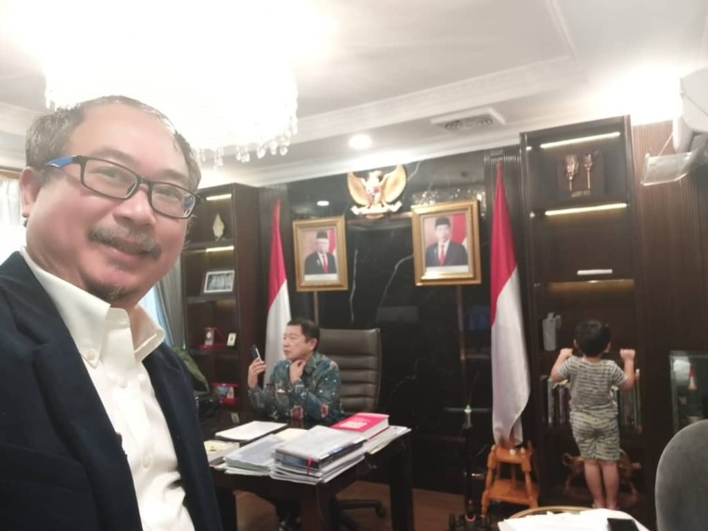Rusmin Lawin in discussion with Minister Suharso Manoarfa in his residence.