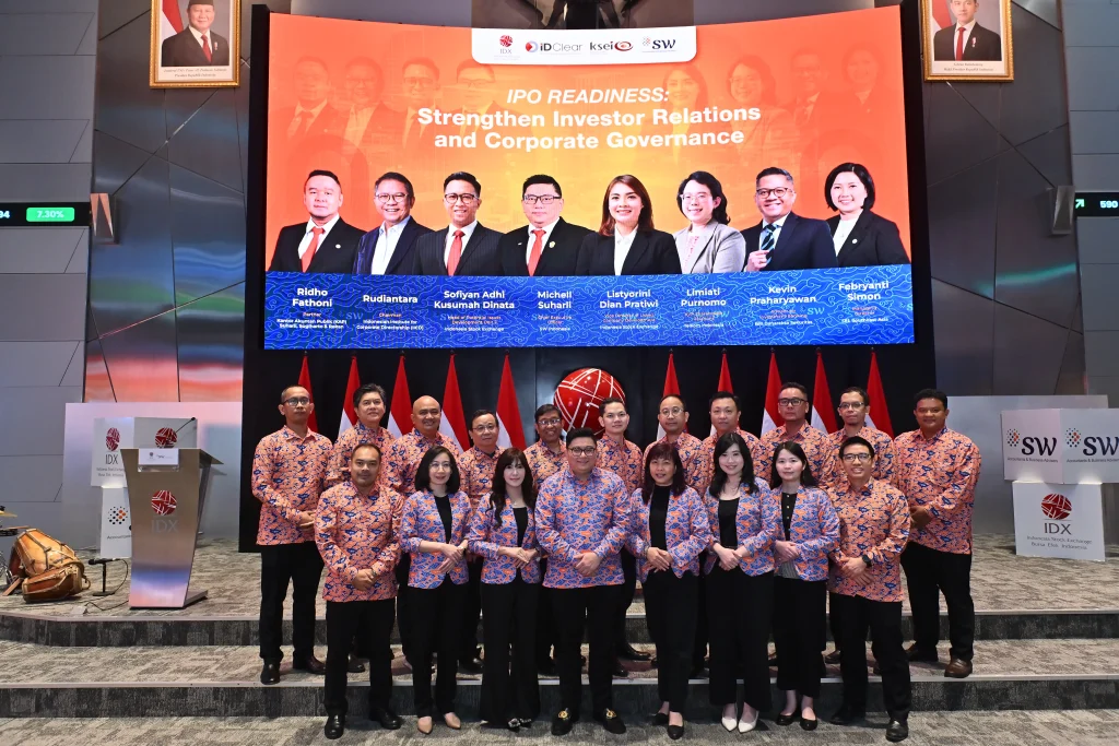 Michell Suharli together with colleagues and professionals at SW Indonesia.