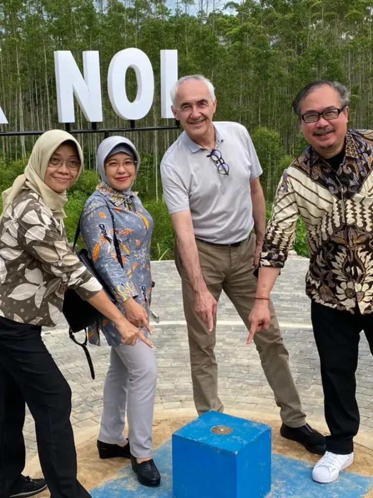 Alfonso Vegara and Rusmin Lawin during a meeting in Indonesia discussing strategic urban development, investment, and sustainable city planning.