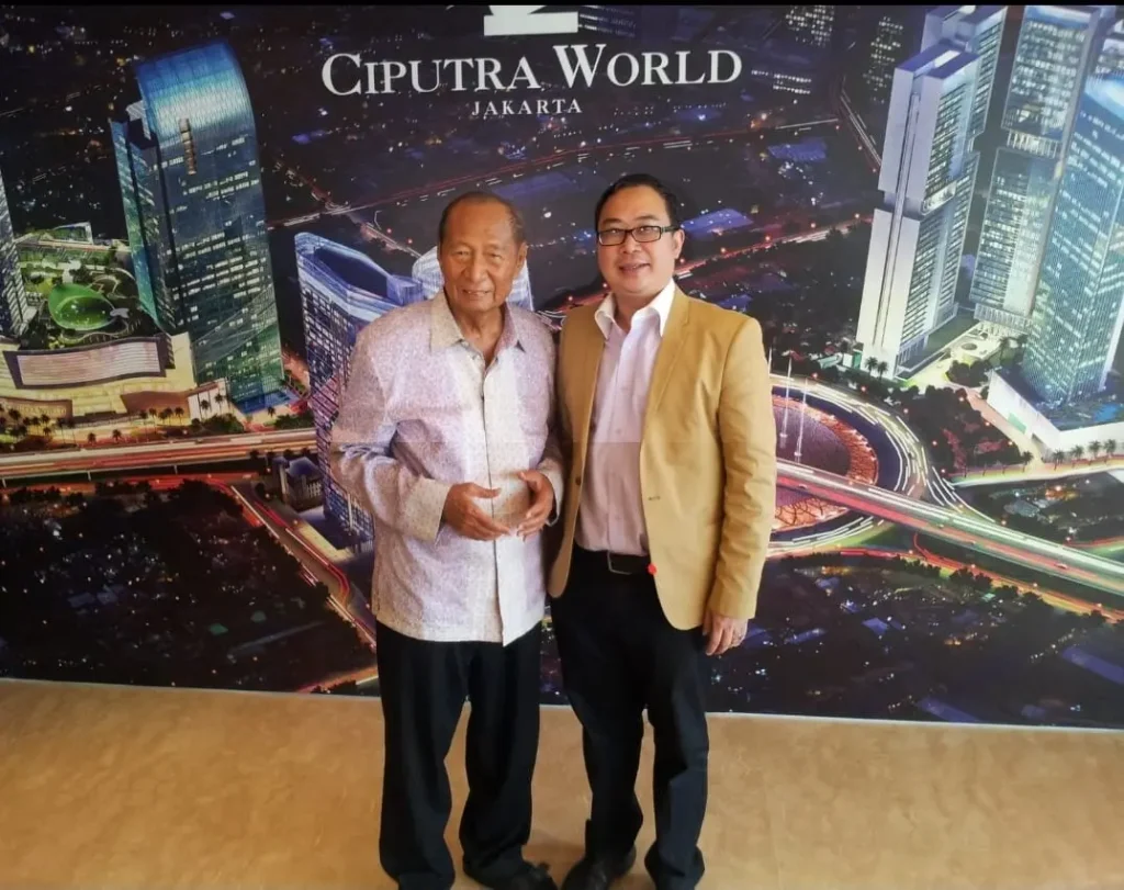 Rusmin Lawin with the late Ciputra during a meeting in 2003.