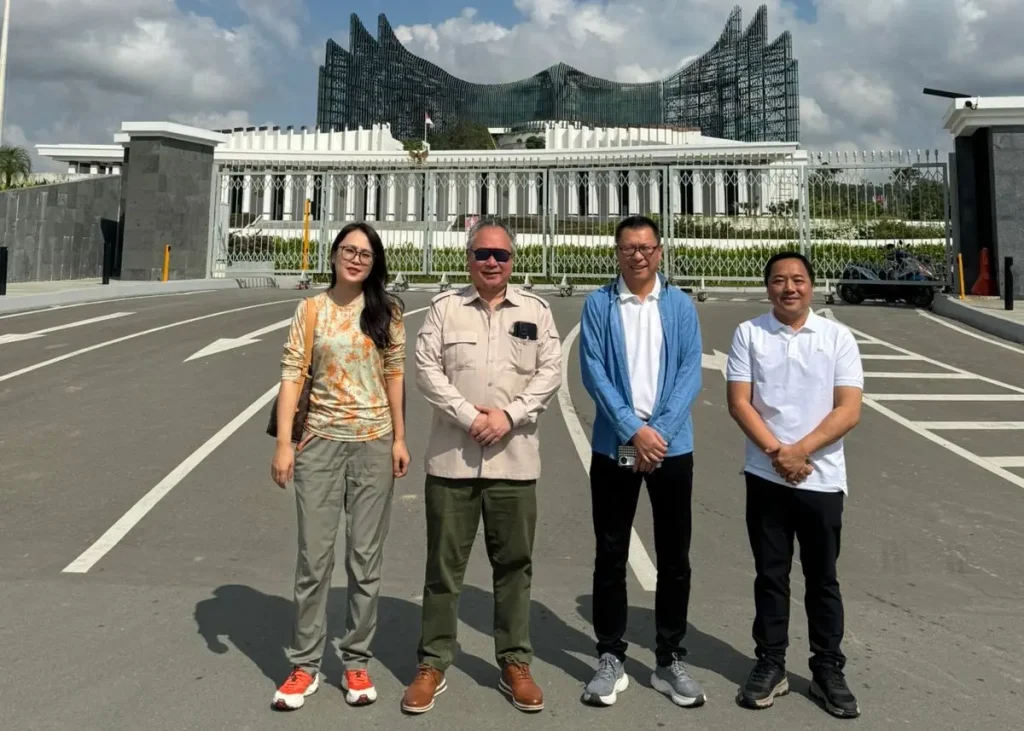 Rusmin Lawin accompanies international investors on a visit to Nusantara, presenting Indonesia's new capital as a long-term destination for sustainable urban development and strategic investment.